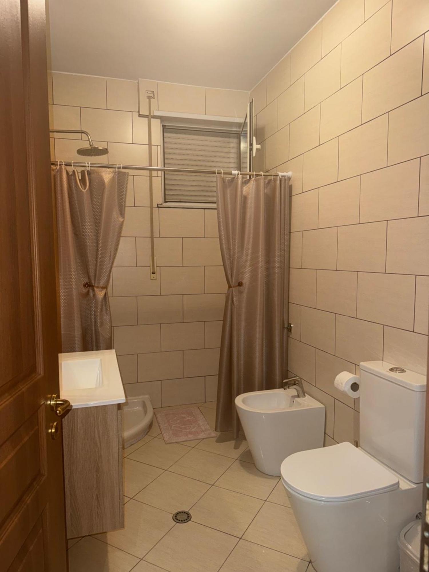 Am Apartment ติรานา ภายนอก รูปภาพ